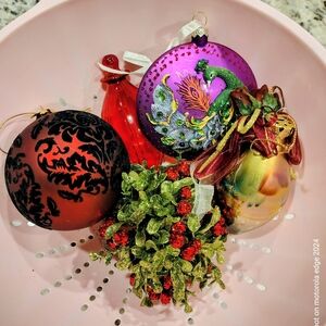 7 Elegant Holiday Ornaments Multicolor